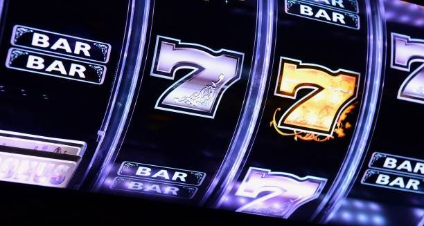 Live casino dealer at login mpo555 studio